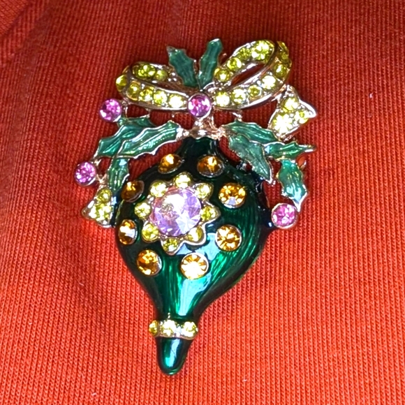 Vintage Macy's Holiday Lane Rhinestone Enamel Ornament Brooch Green Pink Gold - Picture 6 of 8
